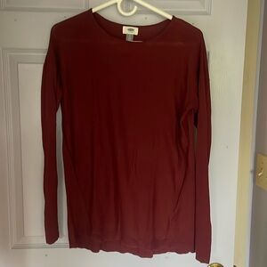 Cute maroon, tapered sides, old navy thin sweater